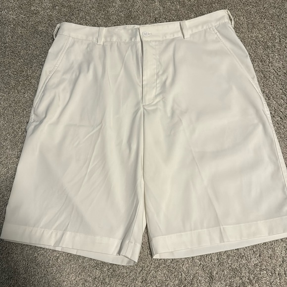 Nike Dri fit golf shorts - Picture 1 of 3